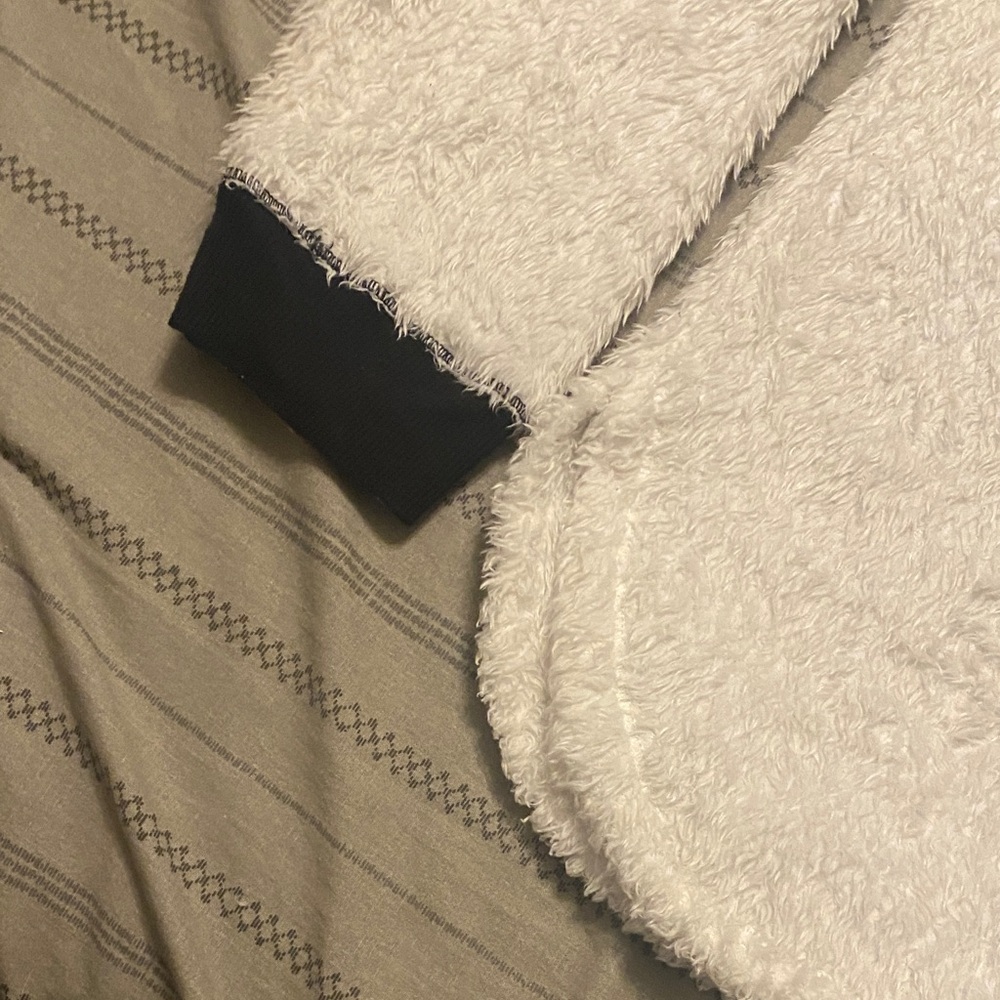 Peanuts White and Black Fleece Pajama Top - Picture 4 of 4